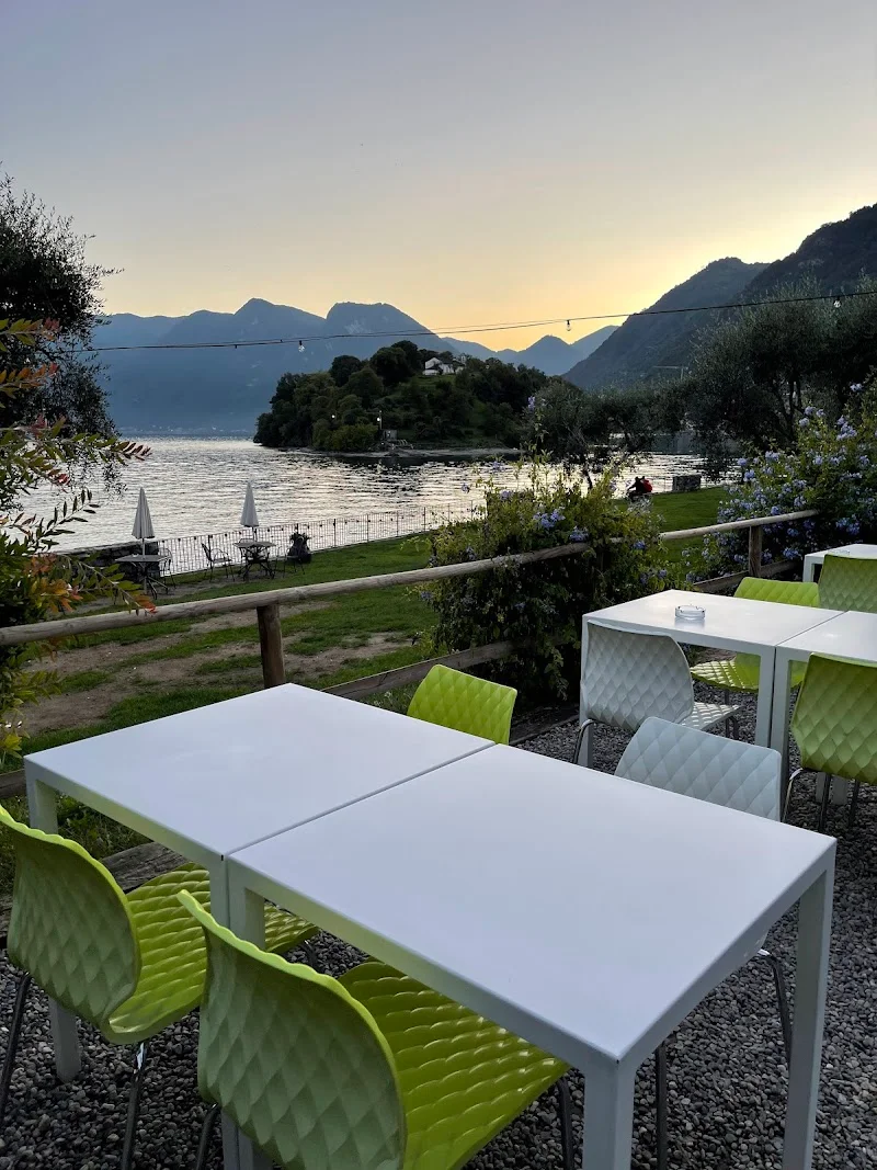 Lido di Ossuccio - Bar near Villa del Balbianello