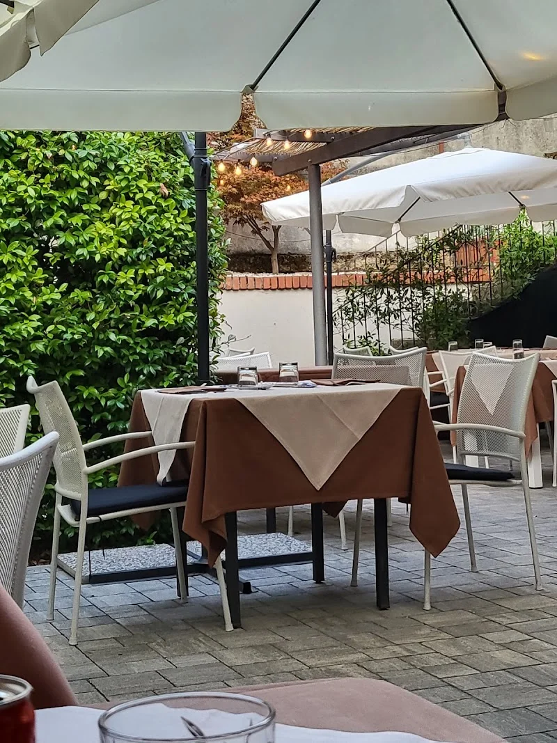 La Vecchia Sportiva bar Pizzeria - Restaurant near Castello Dal Pozzo